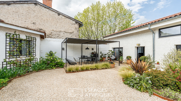 Ma-Cabane - Vente Maison LA TOUR-DE-SALVAGNY, 220 m²