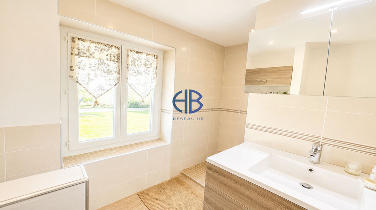 Ma-Cabane - Vente Maison LA TOUR-DU-PIN, 318 m²