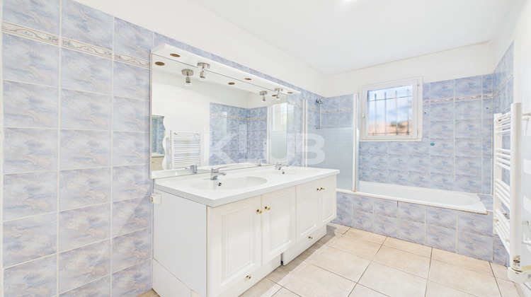 Ma-Cabane - Vente Maison LAMBESC, 93 m²
