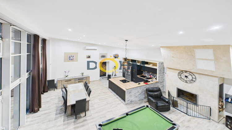 Ma-Cabane - Vente Maison Le Chambon-Feugerolles, 201 m²