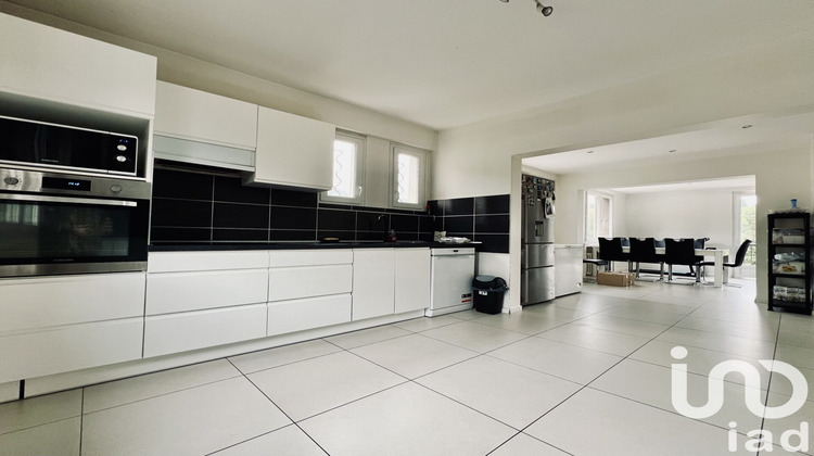 Ma-Cabane - Vente Maison Le Chambon-Feugerolles, 253 m²