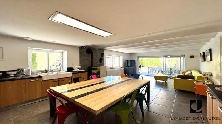 Ma-Cabane - Vente Maison LE COTEAU, 279 m²