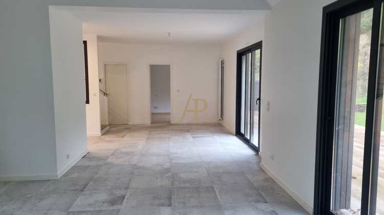 Ma-Cabane - Vente Maison LE MESNIL-LE-ROI, 165 m²