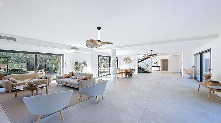 Ma-Cabane - Vente Maison LE PLAN-DE-LA-TOUR, 243 m²