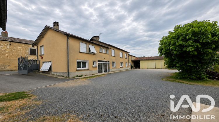 Ma-Cabane - Vente Maison Le Puy-Notre-Dame, 210 m²