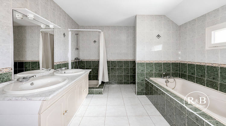 Ma-Cabane - Vente Maison LES CLAYES-SOUS-BOIS, 140 m²