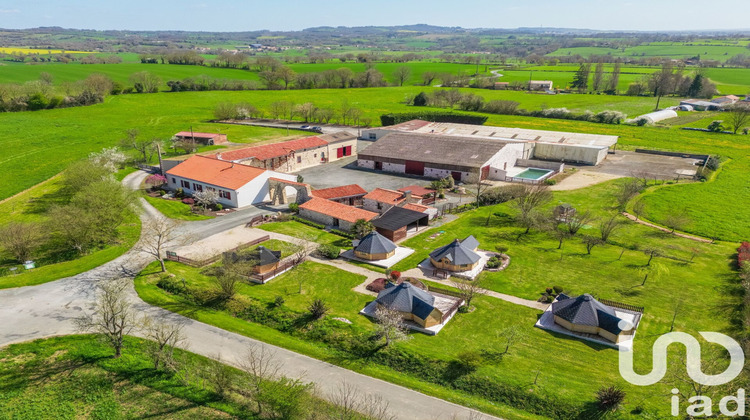 Ma-Cabane - Vente Maison Les Herbiers, 360 m²