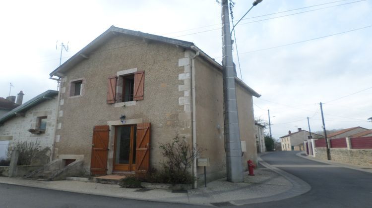 Ma-Cabane - Vente Maison LUSSAC-LES-CHATEAUX, 73 m²