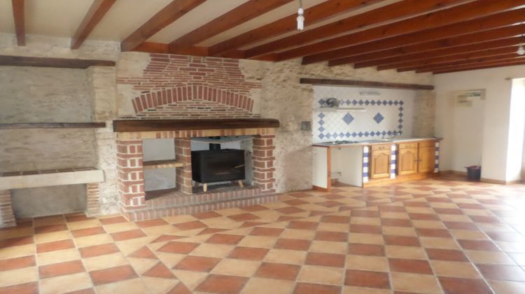 Ma-Cabane - Vente Maison LUSSAC-LES-CHATEAUX, 73 m²