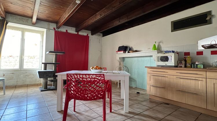 Ma-Cabane - Vente Maison LUSSAC-LES-CHATEAUX, 88 m²