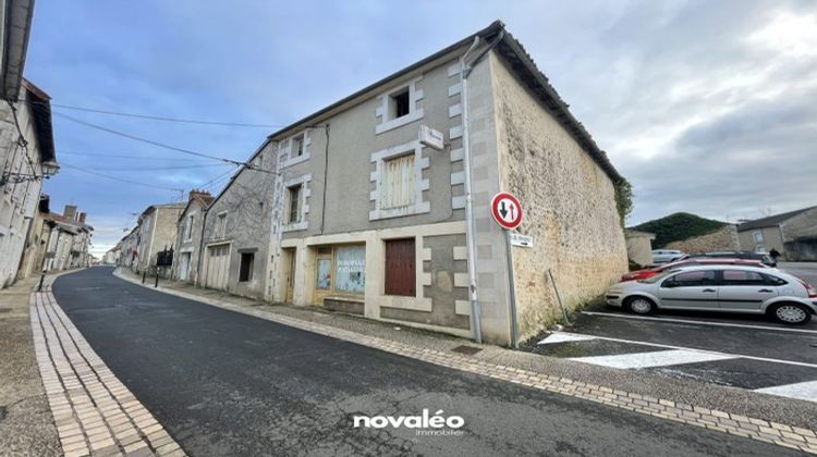 Ma-Cabane - Vente Maison Lussac-les-Châteaux, 400 m²