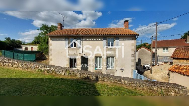 Ma-Cabane - Vente Maison Lussac-les-Chateaux, 89 m²