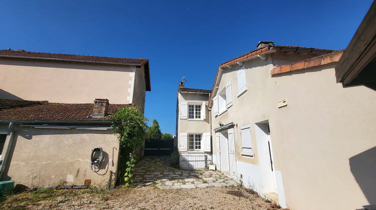 Ma-Cabane - Vente Maison LUSSAC-LES-CHATEAUX, 123 m²