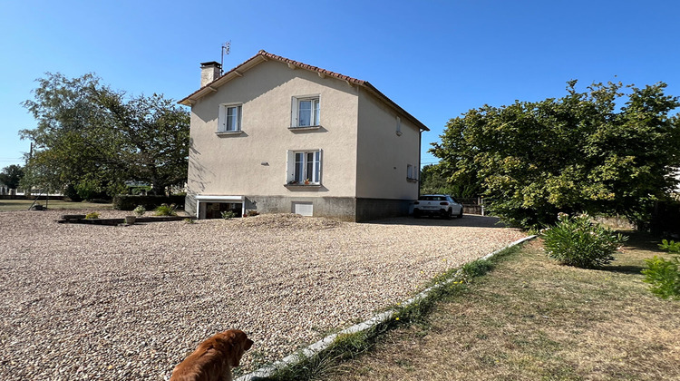 Ma-Cabane - Vente Maison LUSSAC-LES-CHATEAUX, 111 m²