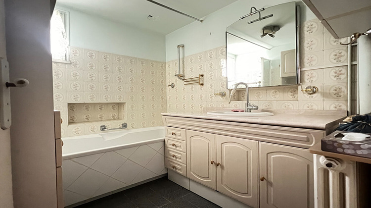 Ma-Cabane - Vente Maison LUSSAC-LES-CHATEAUX, 145 m²