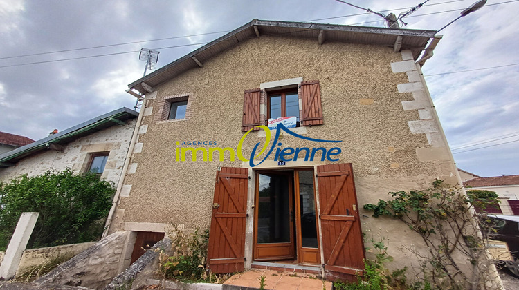 Ma-Cabane - Vente Maison LUSSAC-LES-CHATEAUX, 64 m²