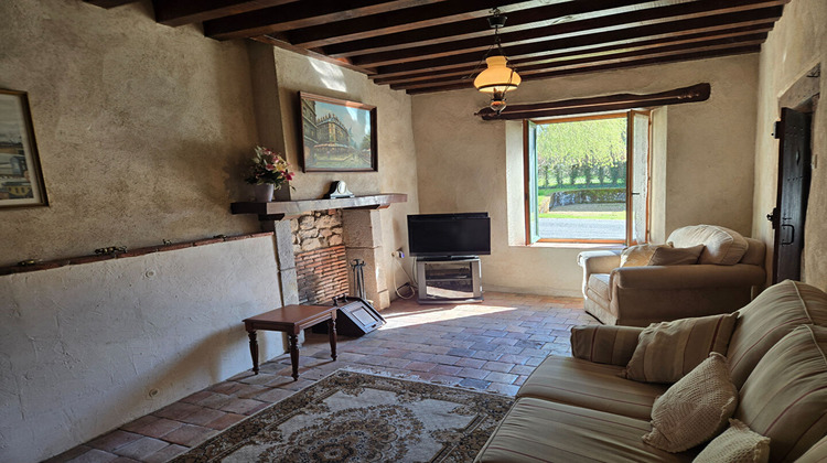 Ma-Cabane - Vente Maison LUSSAC-LES-EGLISES, 220 m²