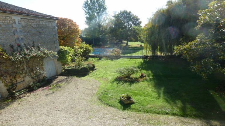 Ma-Cabane - Vente Maison Magnac-sur-Touvre, 324 m²