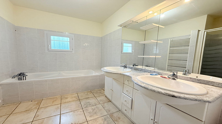 Ma-Cabane - Vente Maison MEHUN-SUR-YEVRE, 122 m²