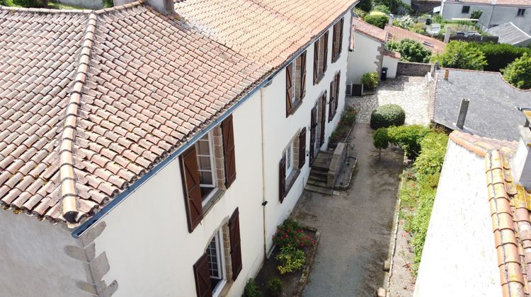 Ma-Cabane - Vente Maison Mortagne-sur-Sèvre, 191 m²