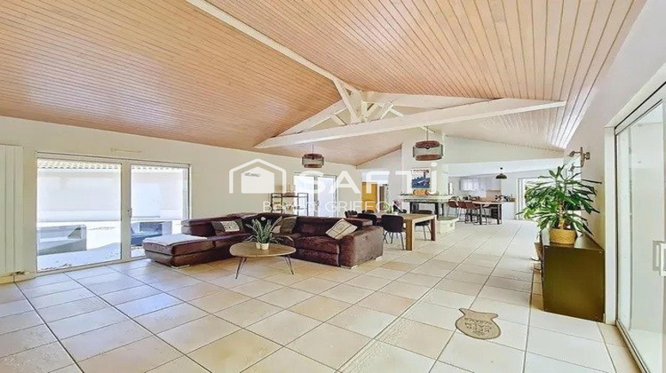 Ma-Cabane - Vente Maison Mortagne-sur-Sevre, 204 m²