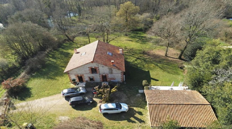 Ma-Cabane - Vente Maison NANTEUIL EN VALLEE, 172 m²