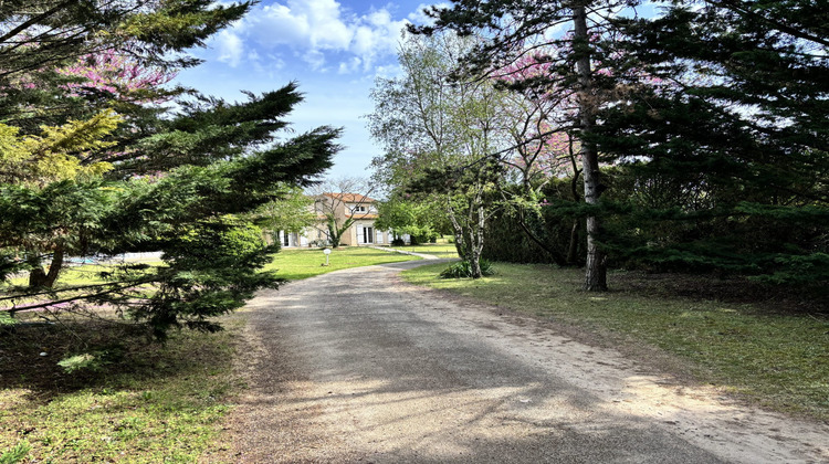 Ma-Cabane - Vente Maison Neuville-de-Poitou, 285 m²
