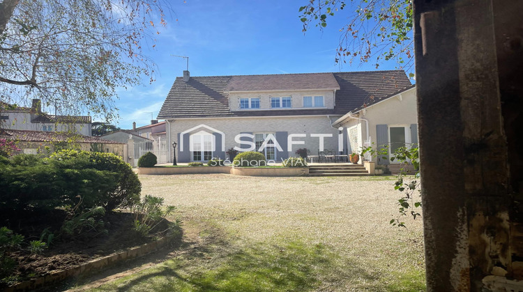 Ma-Cabane - Vente Maison Nueil-les-Aubiers, 185 m²