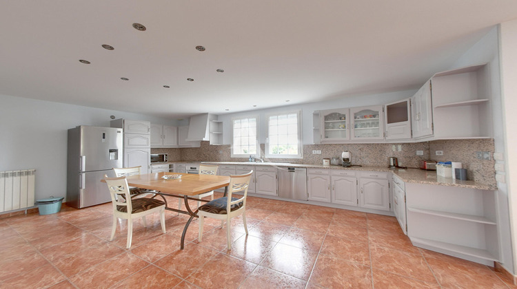Ma-Cabane - Vente Maison OZOIR-LA-FERRIERE, 300 m²