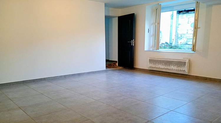 Ma-Cabane - Vente Maison PELLOUAILLES LES VIGNES, 53 m²