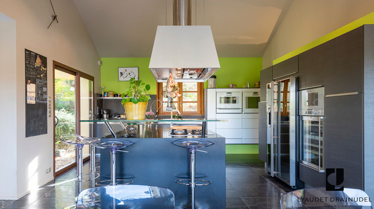 Ma-Cabane - Vente Maison PERREUX, 393 m²