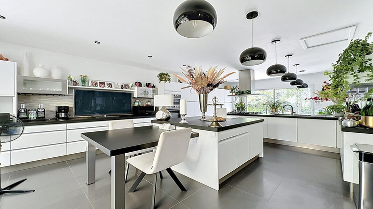 Ma-Cabane - Vente Maison PEYNIER, 373 m²