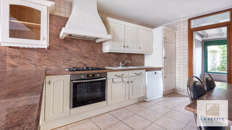 Ma-Cabane - Vente Maison Pont-sur-Sambre, 240 m²