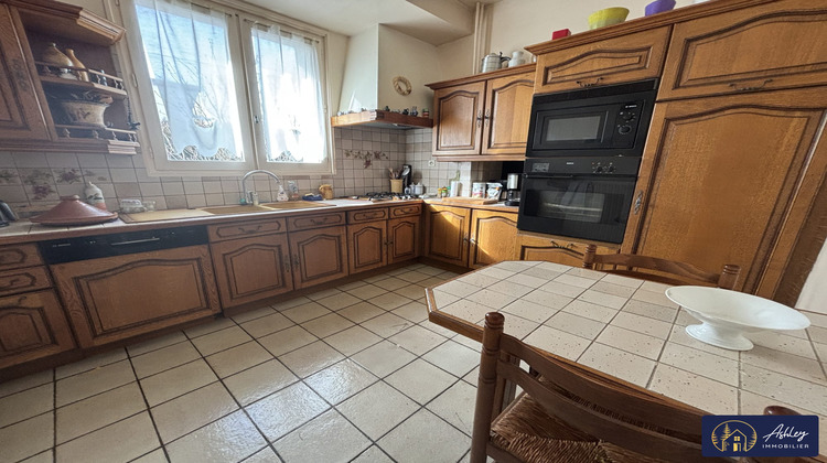 Ma-Cabane - Vente Maison Riom-ès-Montagnes, 197 m²