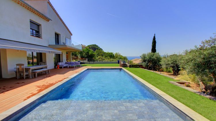 Ma-Cabane - Vente Maison ROQUEBRUNE-SUR-ARGENS, 235 m²