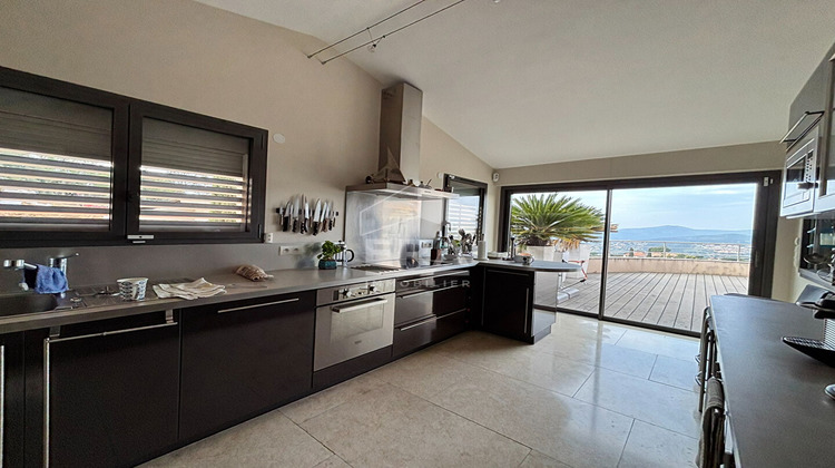 Ma-Cabane - Vente Maison ROQUEBRUNE-SUR-ARGENS, 225 m²