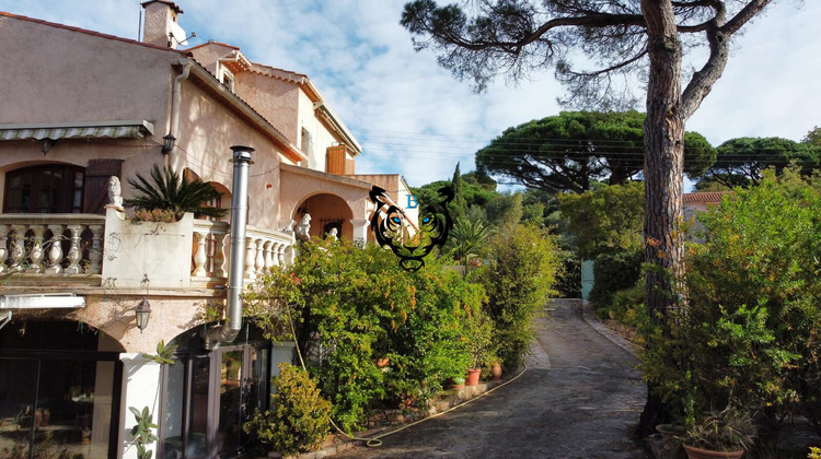 Ma-Cabane - Vente Maison ROQUEBRUNE-SUR-ARGENS, 251 m²