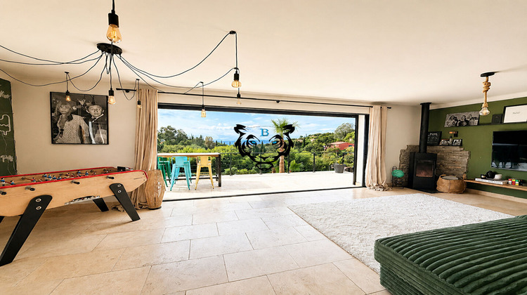 Ma-Cabane - Vente Maison ROQUEBRUNE-SUR-ARGENS, 205 m²