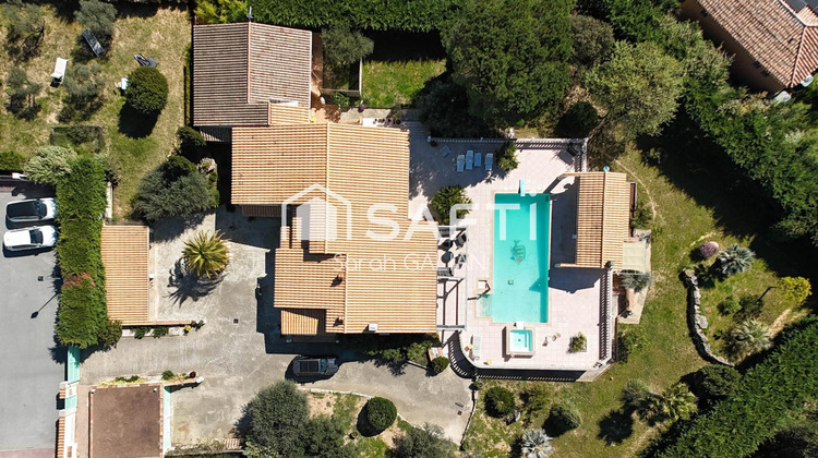 Ma-Cabane - Vente Maison Roquebrune-sur-Argens, 257 m²