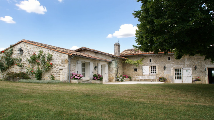 Ma-Cabane - Vente Maison Roullet-Saint-Estèphe, 334 m²