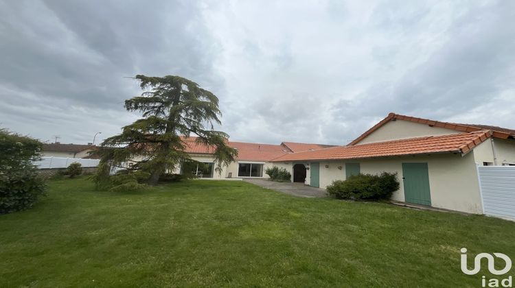 Ma-Cabane - Vente Maison Roumazières-Loubert, 250 m²