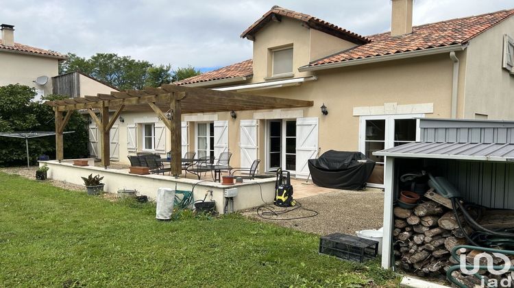 Ma-Cabane - Vente Maison Rouzède, 168 m²