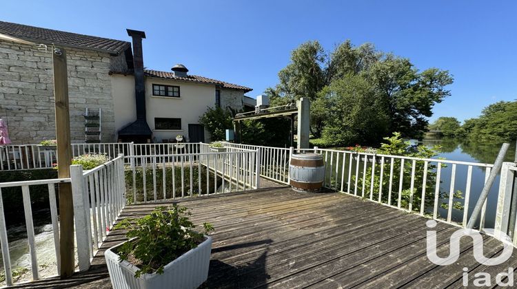 Ma-Cabane - Vente Maison Ruffec, 1600 m²