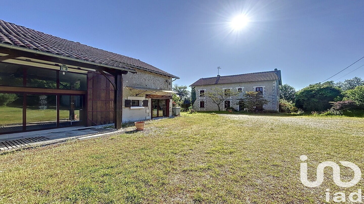 Ma-Cabane - Vente Maison Saint-Étienne-de-Puycorbier, 375 m²