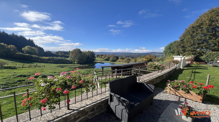 Ma-Cabane - Vente Maison Saint-Anthème, 312 m²