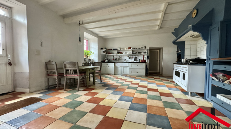 Ma-Cabane - Vente Maison Saint-Bonnet-la-Rivière, 323 m²