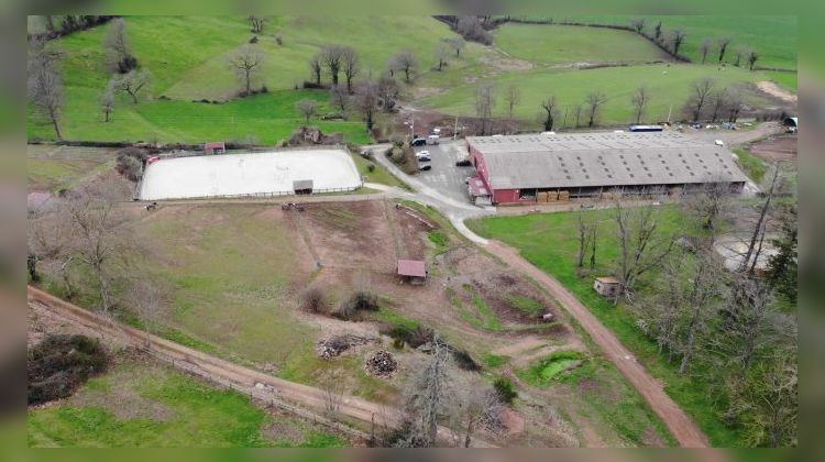 Ma-Cabane - Vente Maison Saint-Cyr-de-Favières, 600 m²