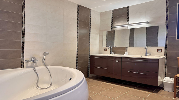 Ma-Cabane - Vente Maison SAINT-CYR-LE-CHATOUX, 183 m²