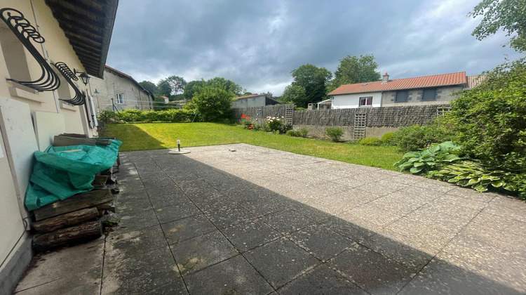 Ma-Cabane - Vente Maison Saint-Genès-Champanelle, 159 m²