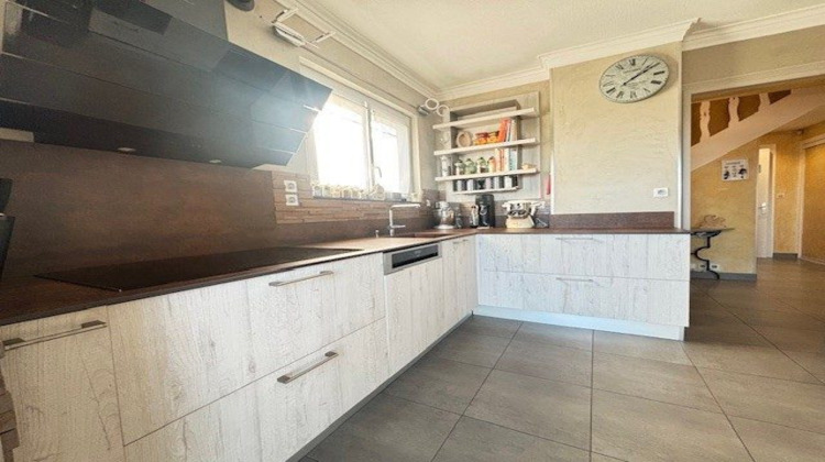 Ma-Cabane - Vente Maison Saint-Genest-Lerpt, 204 m²